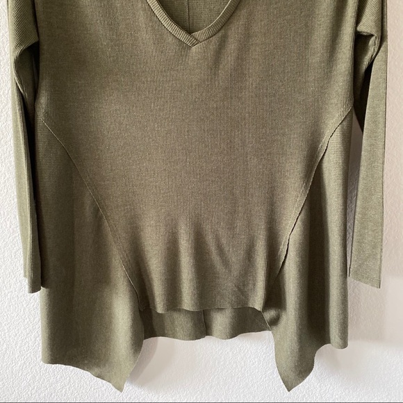 White Crow Asymmetrical Hem Top Green XS - Picture 6 of 8